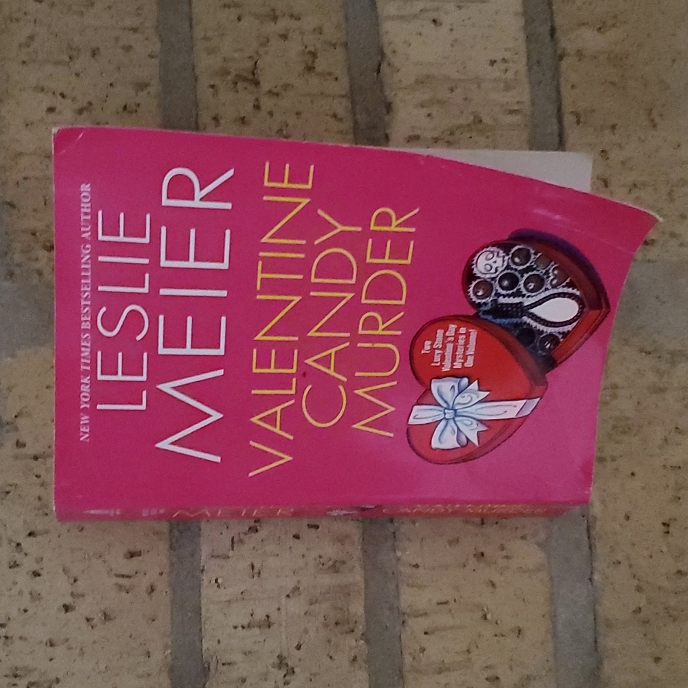 Valentine Candy Murder by Leslie Meier
